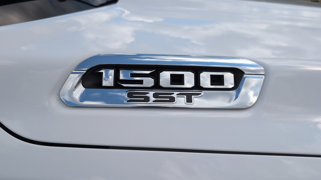 2025 RAM 1500 Laramie Crew Cab 4x4 5'7" Box