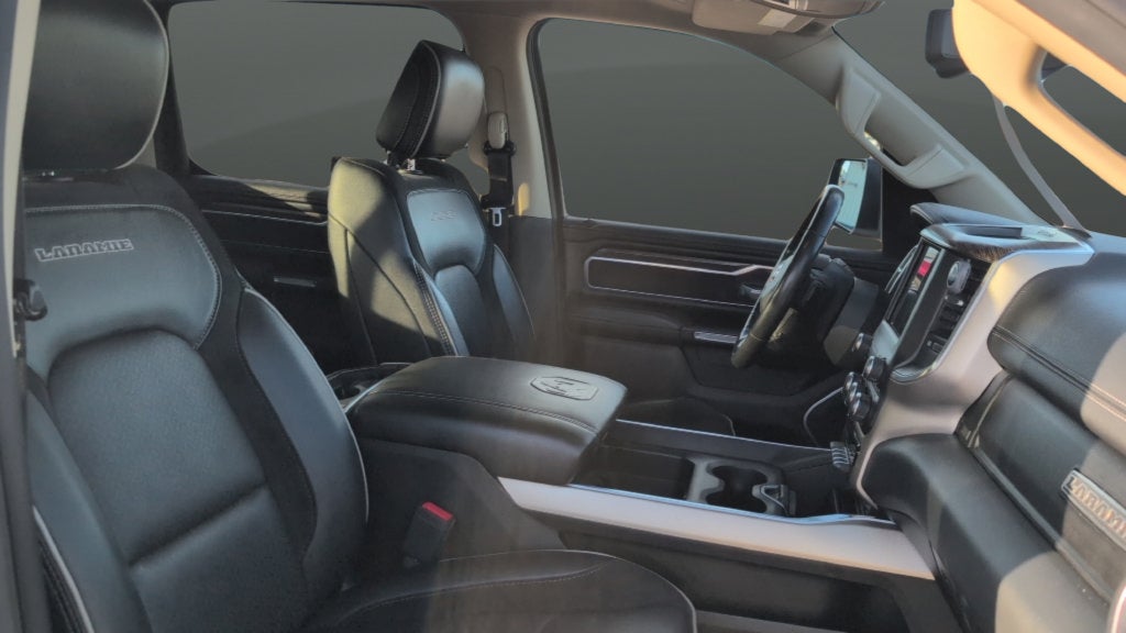 2020 RAM 1500 Laramie Crew Cab 4x4 5'7" Box