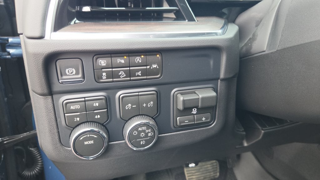2027 Chevrolet Suburban LT