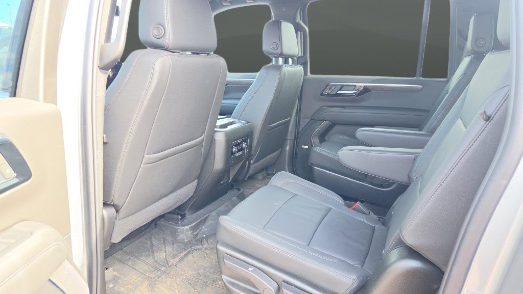2025 Chevrolet Suburban LT