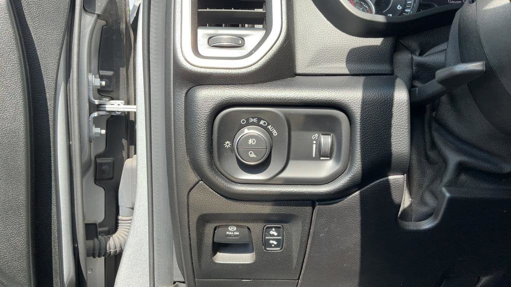 2020 RAM 1500 Big Horn Crew Cab 4x4 5'7" Box