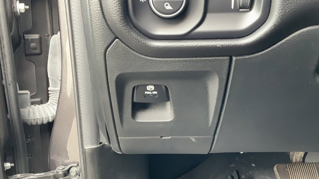 2023 RAM 1500 Big Horn Crew Cab 4x4 5'7" Box