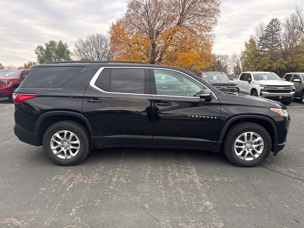 Used 2020 Chevrolet Traverse 1LT with VIN 1GNERGKW5LJ321561 for sale in Hutchinson, MN