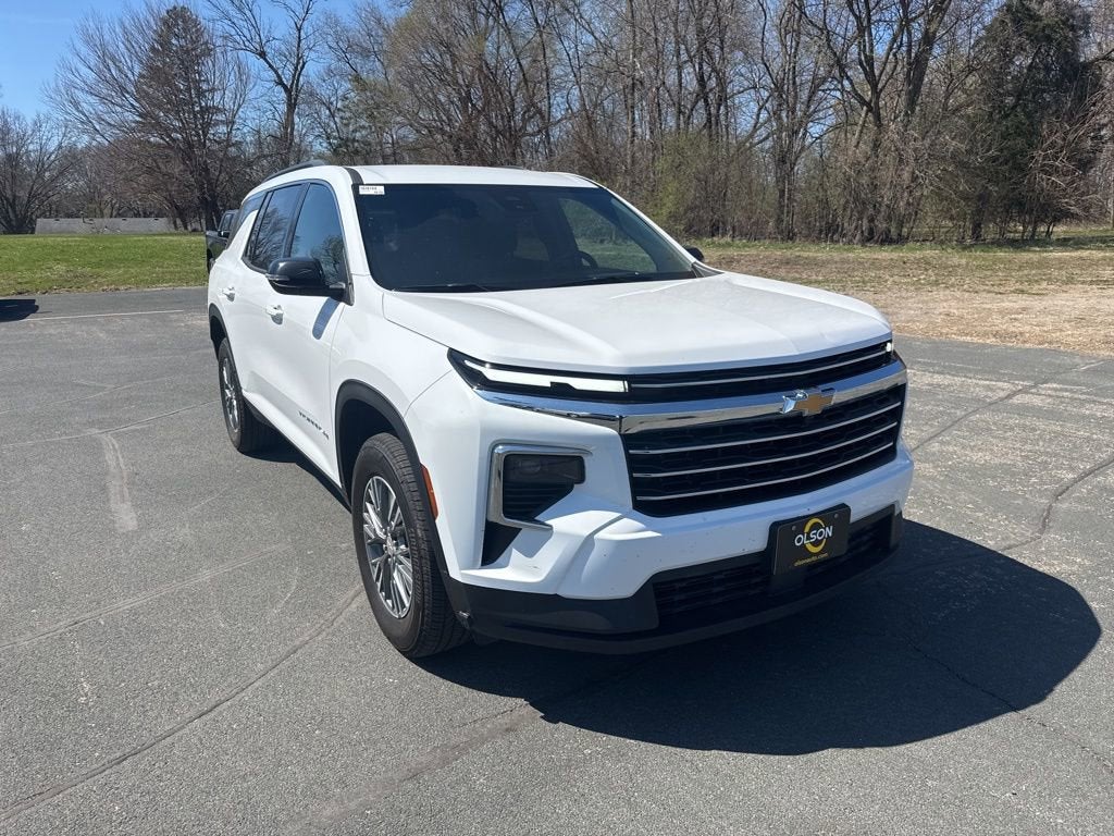 2025 Chevrolet Traverse LT