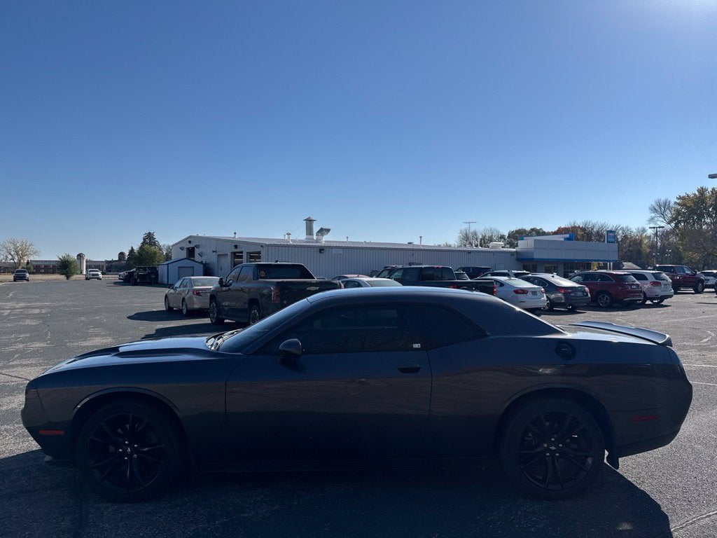 2017 Dodge Challenger SXT Plus