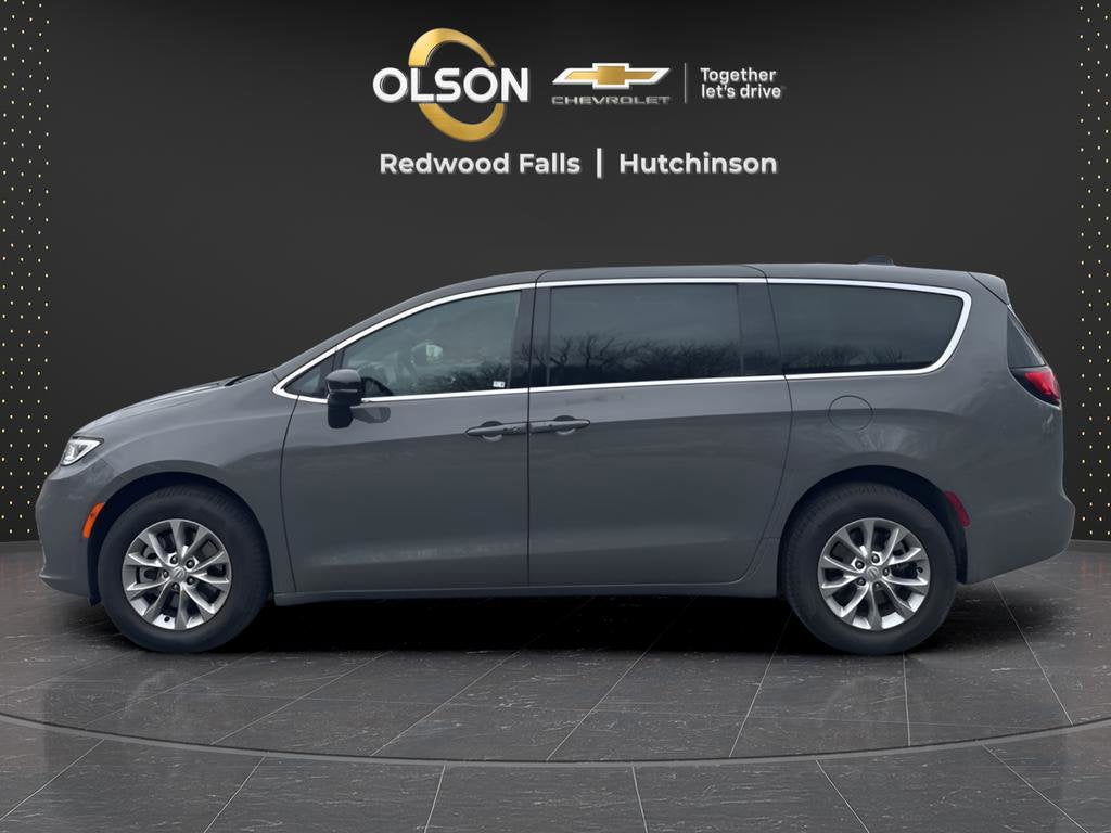 Used 2025 Chrysler Pacifica Select with VIN 2C4RC3BG3SR592500 for sale in Hutchinson, Minnesota