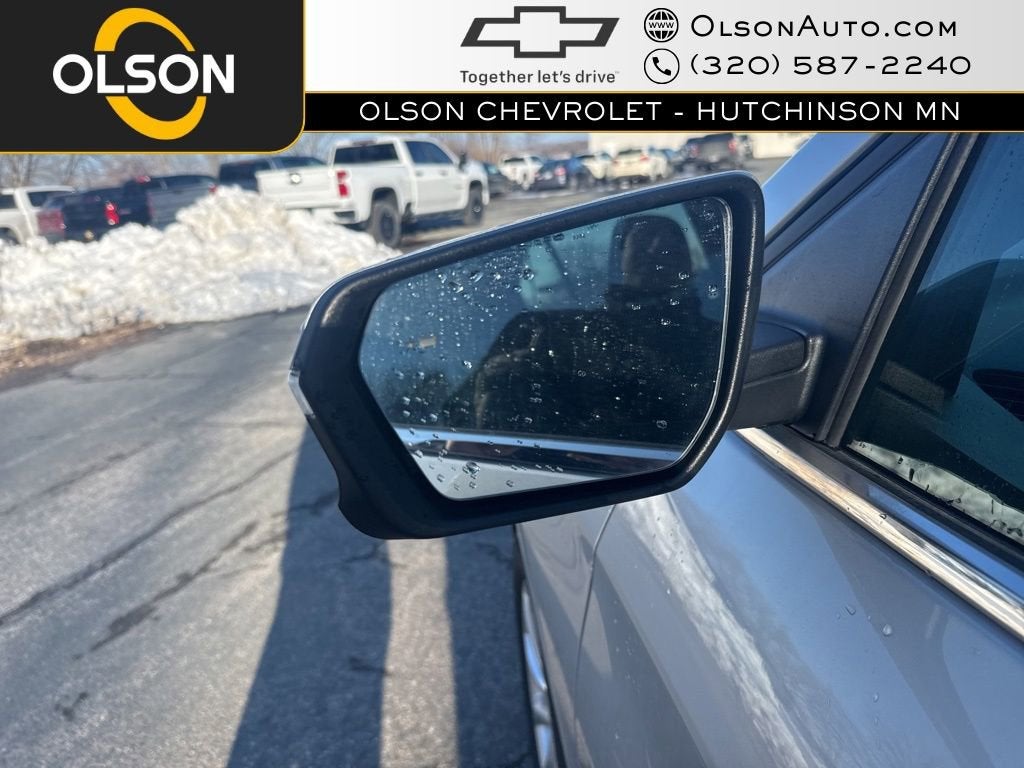 Used 2018 Chevrolet Equinox LT with VIN 2GNAXSEV5J6239351 for sale in Hutchinson, Minnesota