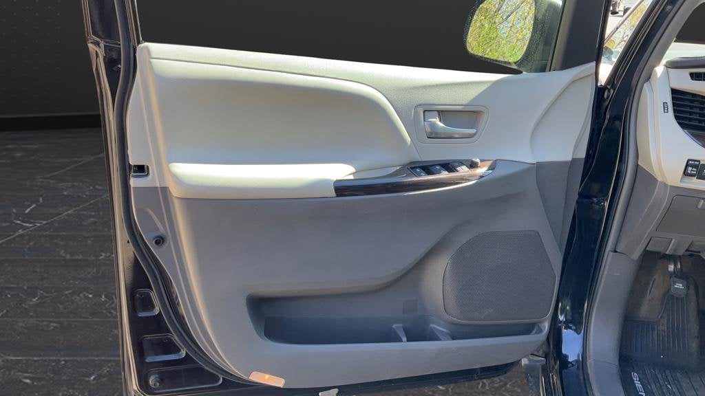 2017 Toyota Sienna XLE 7 Passenger